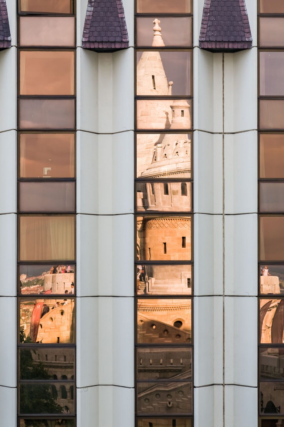 Reflets dans le Hilton szálló